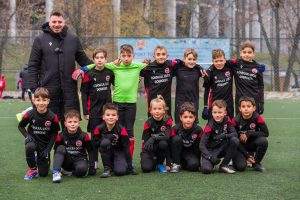 George Marinescu, antrenor la grupa 2015–2016, ACS Dobroești – locul unde copiii învață să piardă cu demnitate și să câștige cu modestie